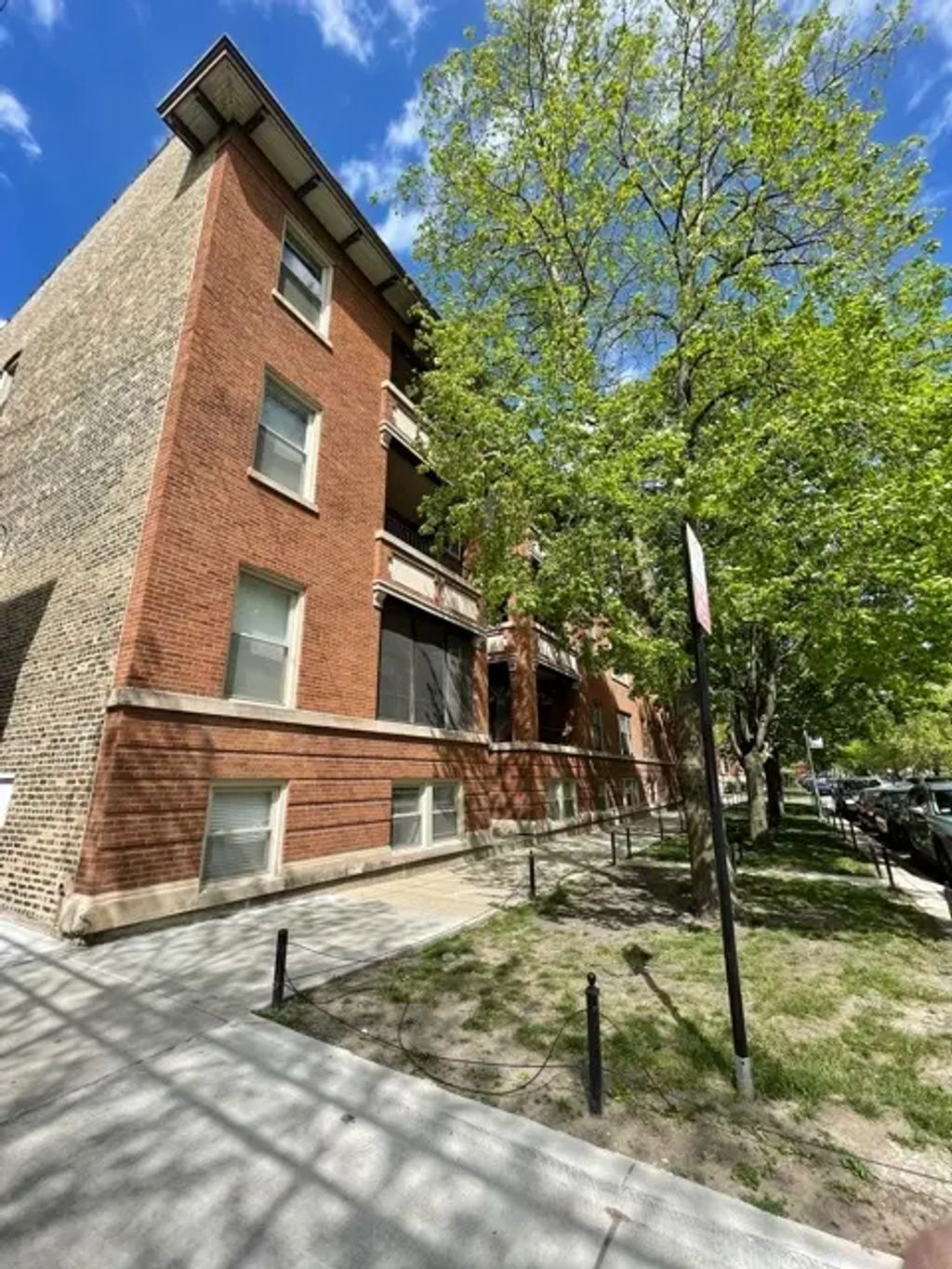 908 W Waveland Avenue 3, Chicago