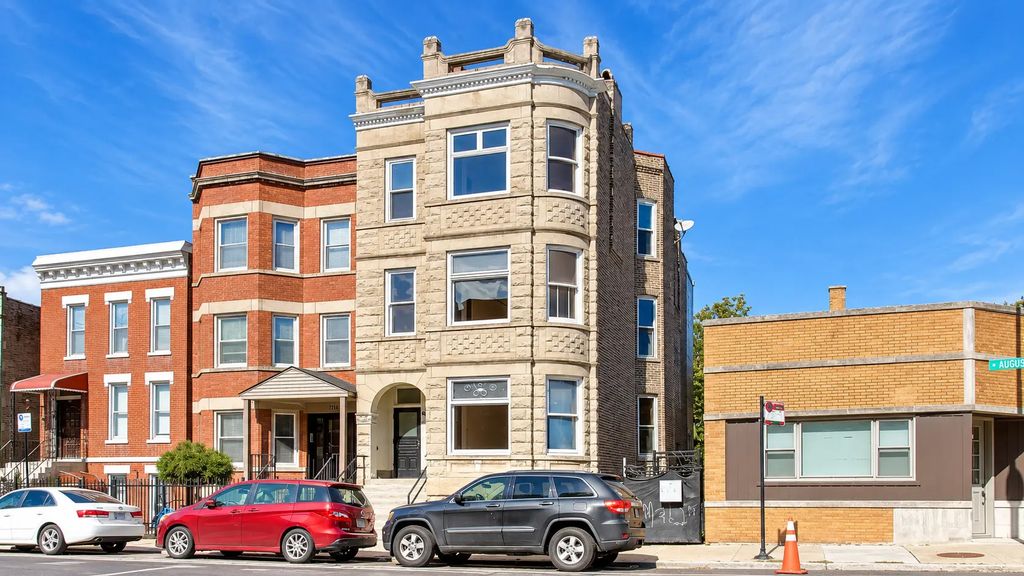 2502 W Augusta Boulevard 3, Chicago