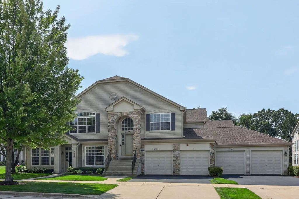 2535 Oak Drive 2535, West Dundee