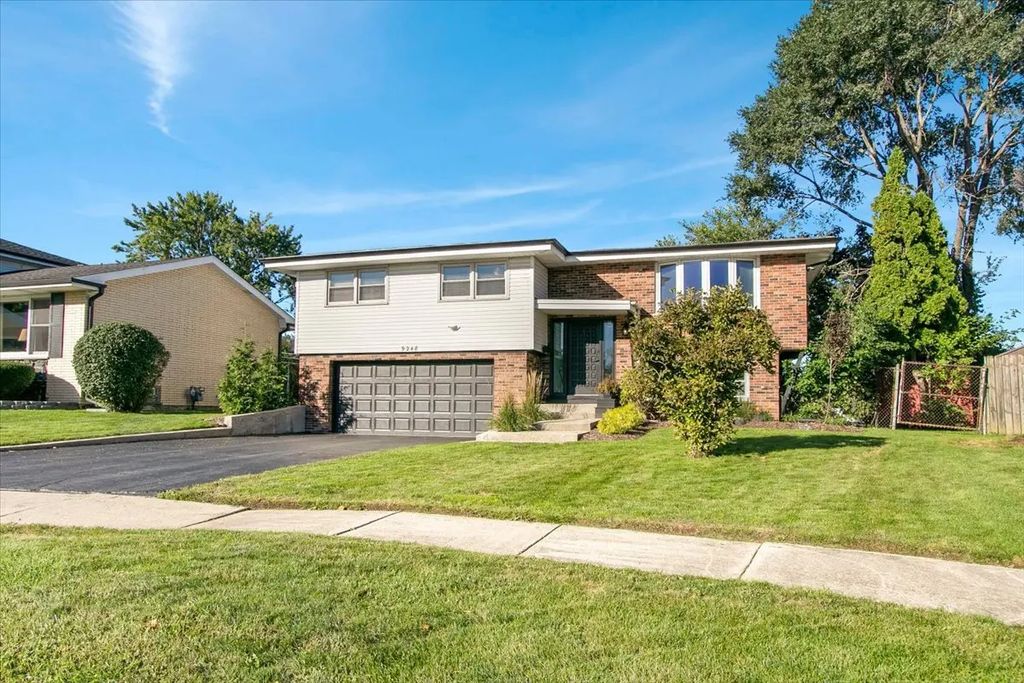 9248 S 89th Avenue, Hickory Hills
