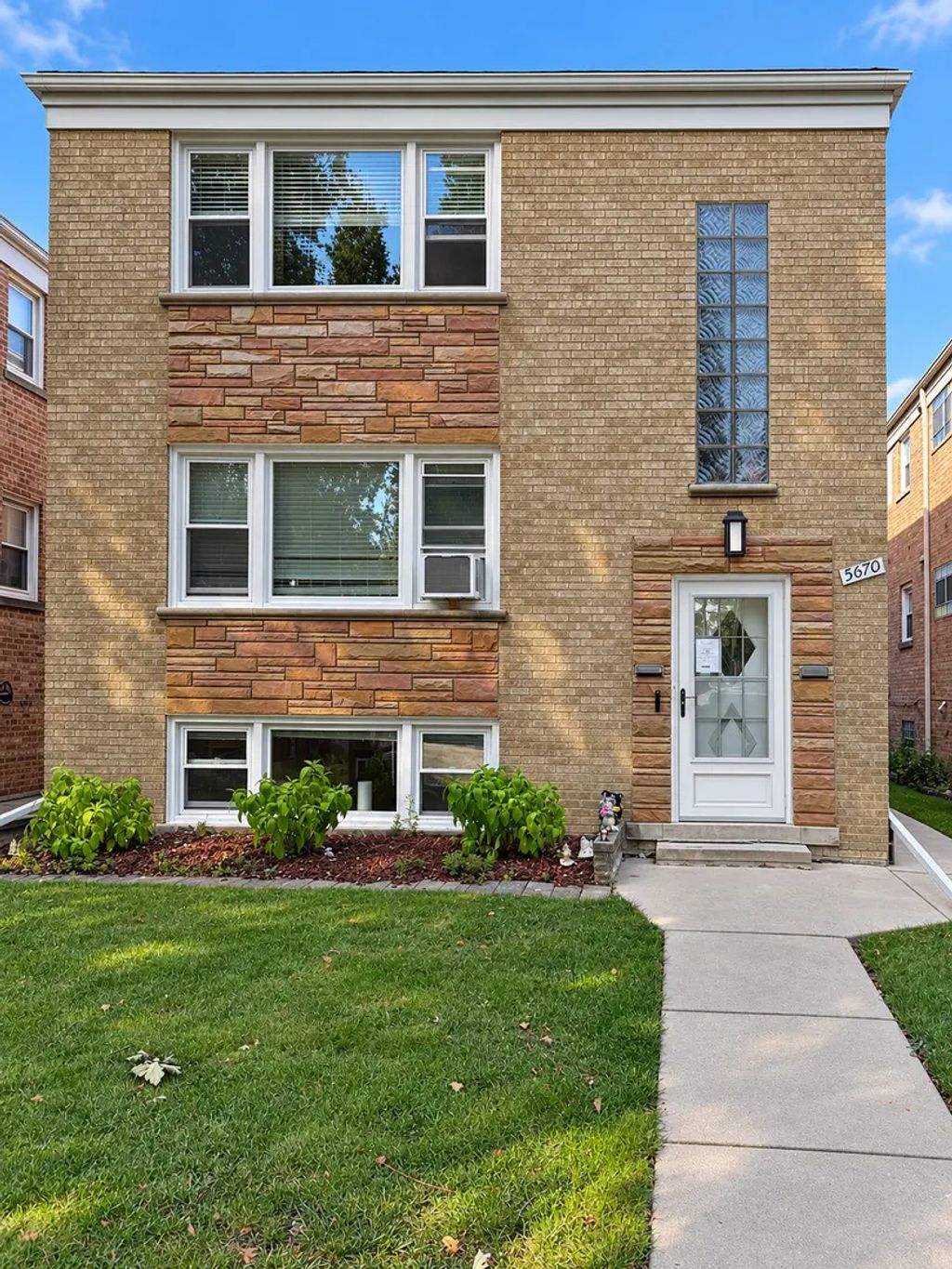 5670 W Higgins Avenue 2, Chicago