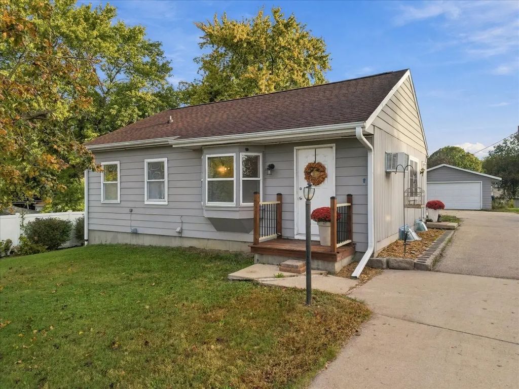 1103 Chicago Avenue, Dixon