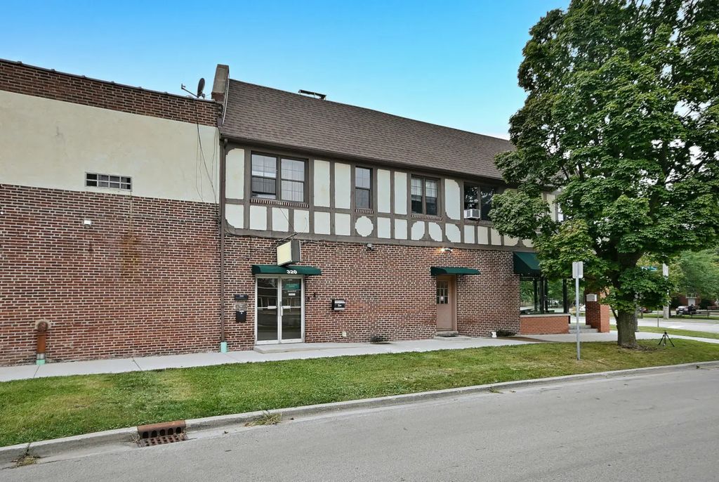 320 S Cornell Avenue B, Villa Park