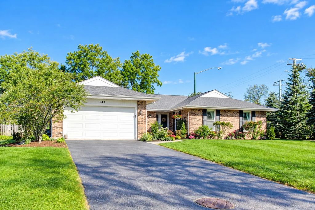 544 Fox Glove Lane, Barrington