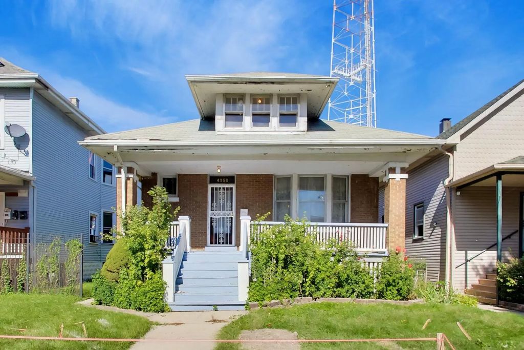 4950 W Fletcher Street, Chicago