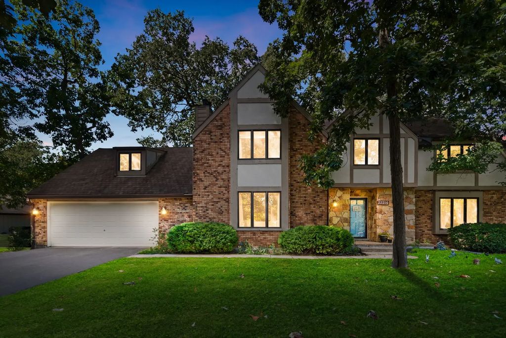 22214 S Gawain Drive, Shorewood