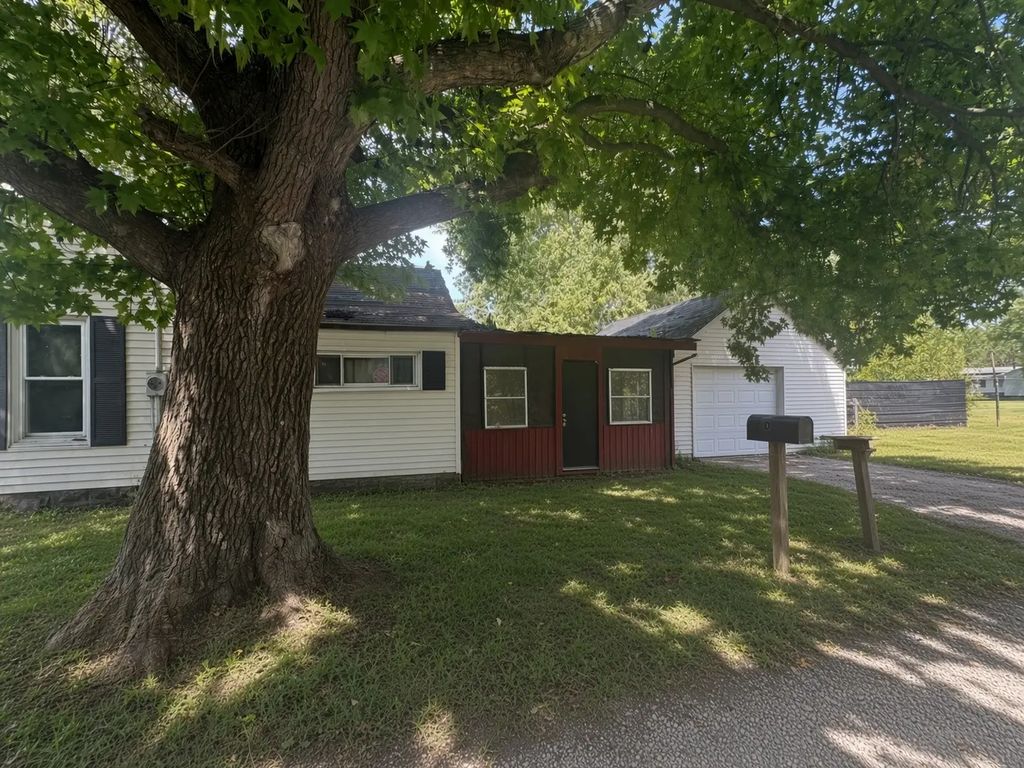 207 South Street, Coffeen