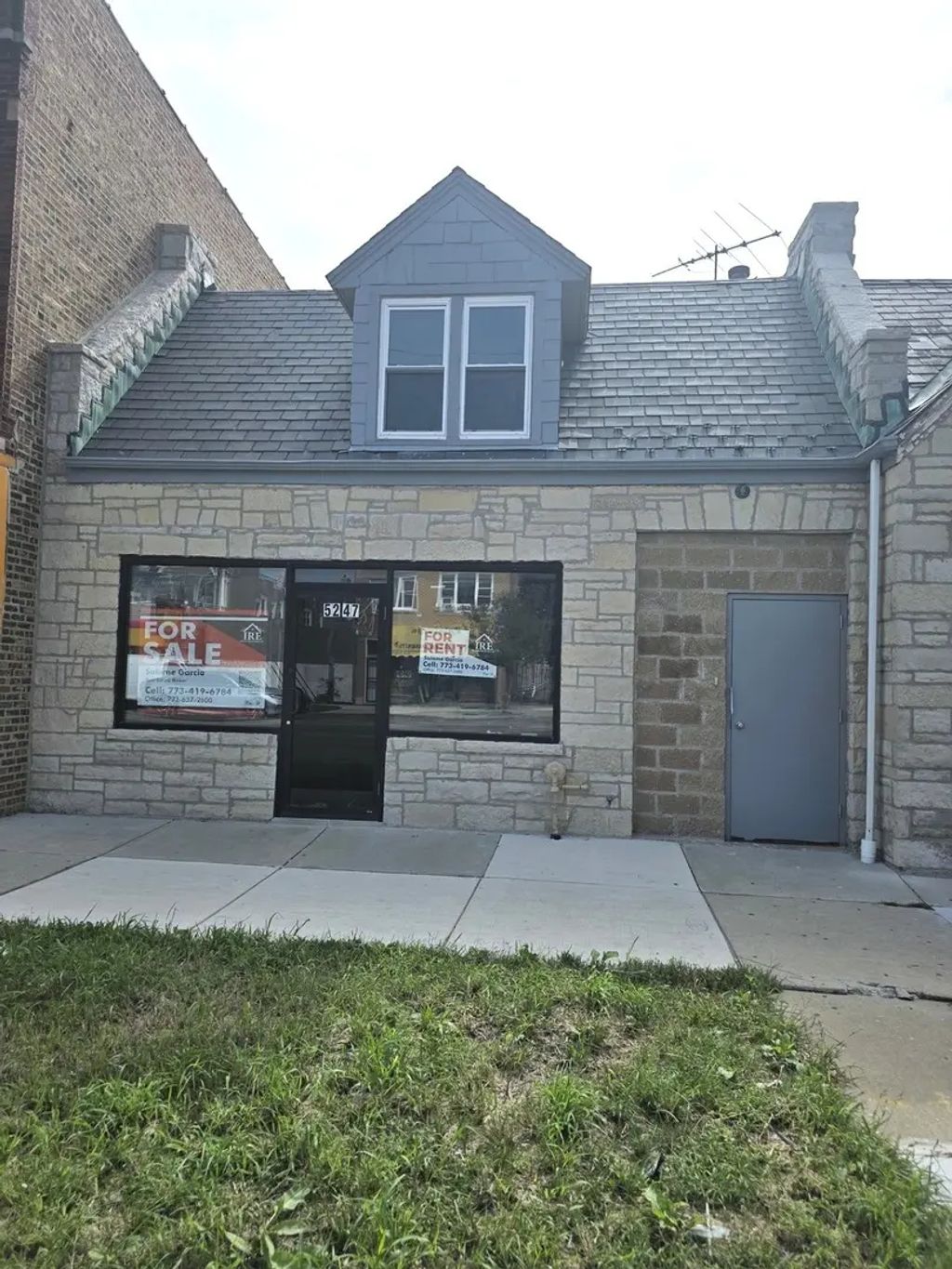 5247 W Fullerton Avenue, Chicago