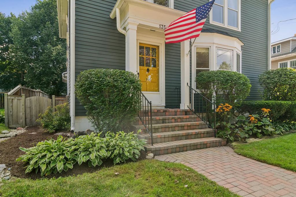 135 W Russell Street, Barrington