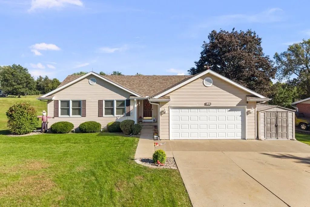 829 Fyre Lake Drive, Sherrard