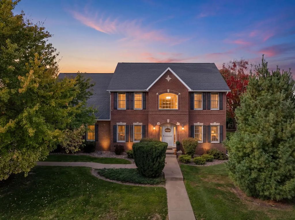 4960 Foxborough Court, Bettendorf