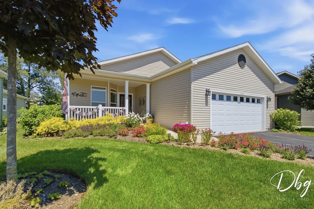 1512 Concord Circle, Grayslake