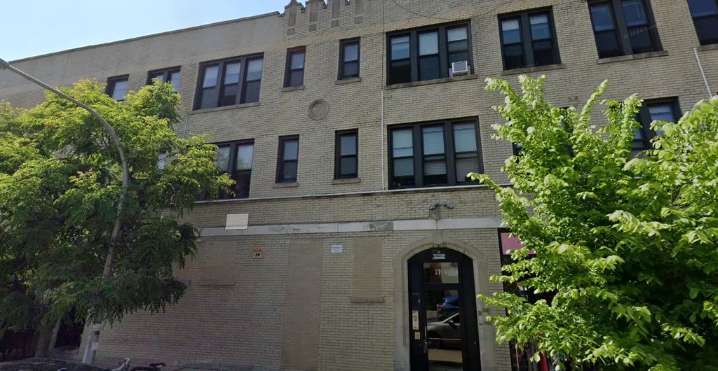 2704 N Sawyer Avenue 210, Chicago