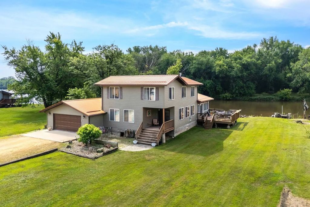 18599 317th Street, Long Grove
