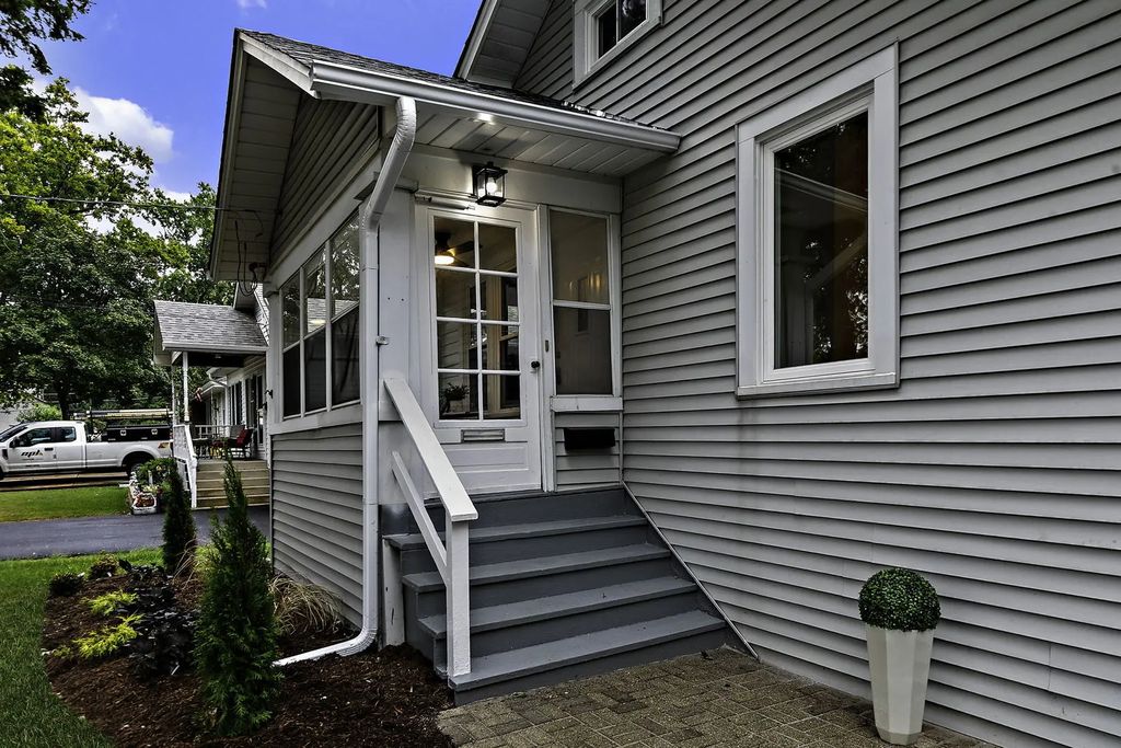 143 E Division Street, Villa Park