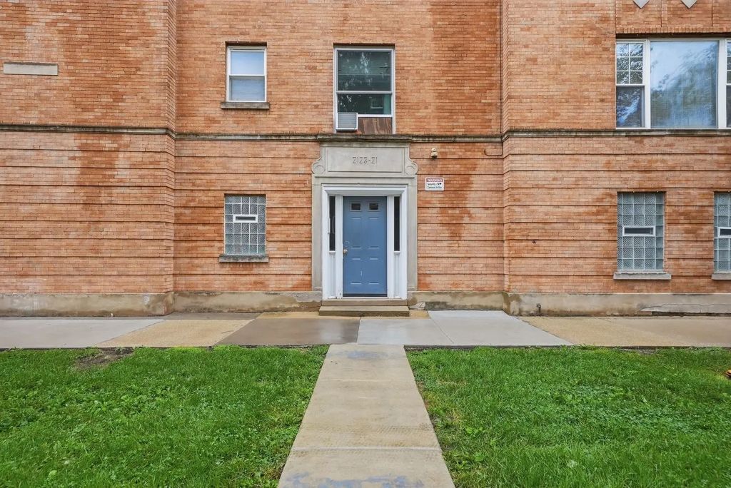2121 N Saint Louis Avenue 3s, Chicago