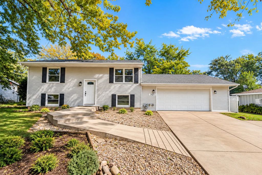 1404 Eastwood Lane, McHenry