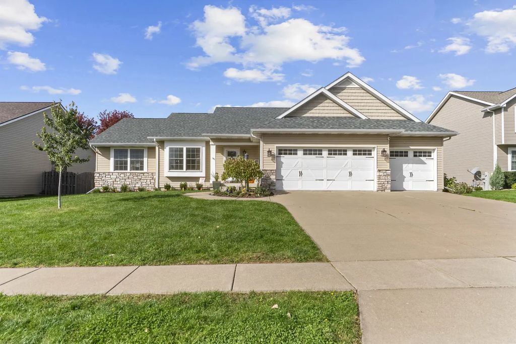 6612 Dorothys Drive, Bettendorf
