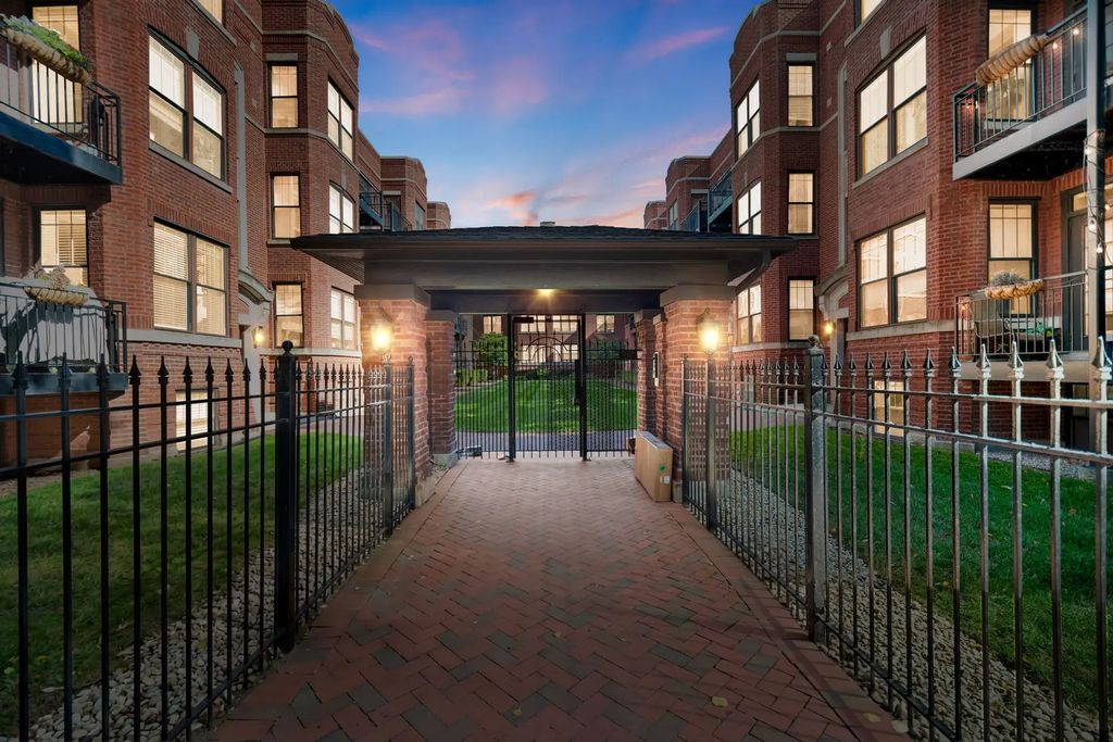 2705 N Mildred Avenue 3a, Chicago