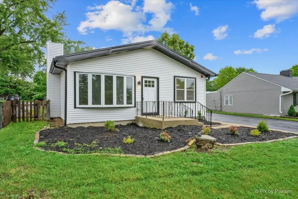 18172 W Twin Lakes Boulevard, Grayslake