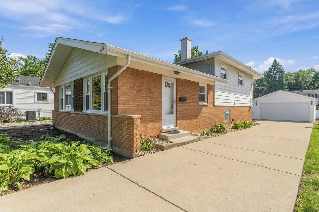 255 E Parkside Avenue, Lombard