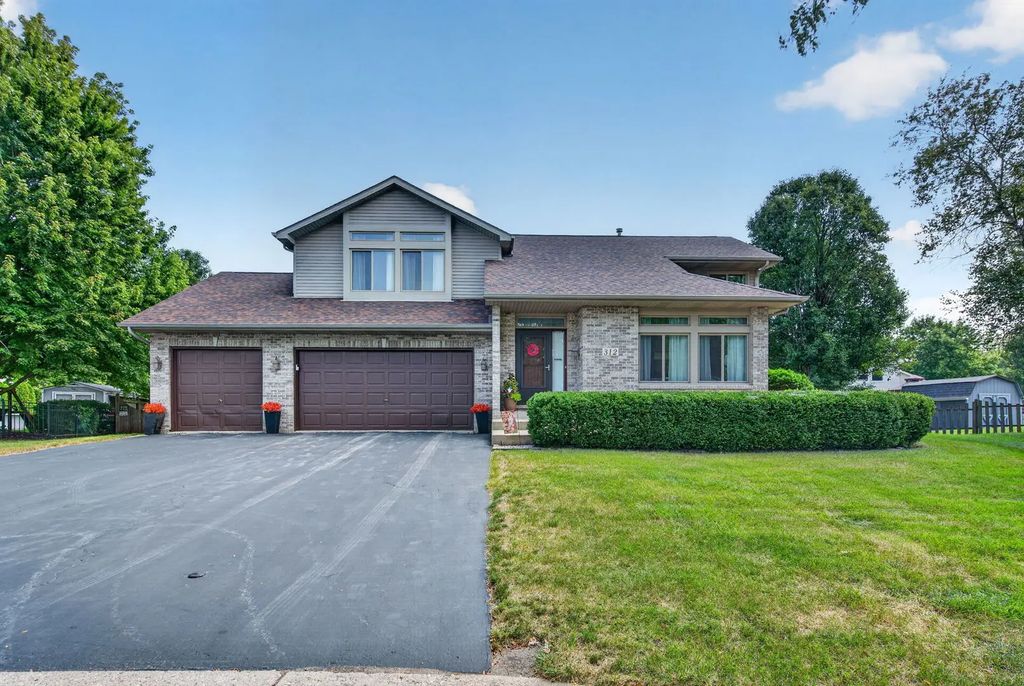 312 Badger Court, Oswego