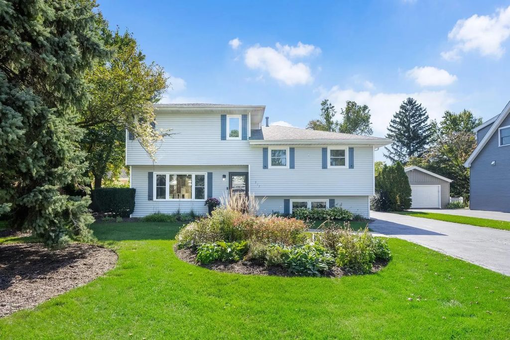 217 Holly Avenue, Darien