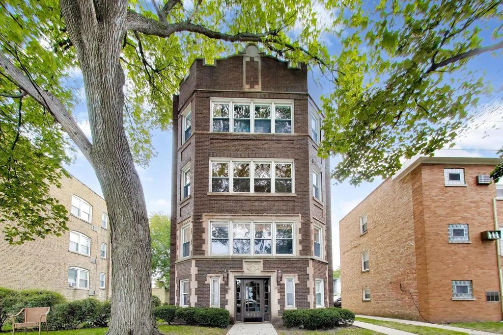 8911 Lamon Avenue C, Skokie