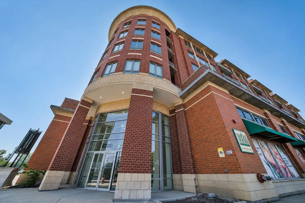 6000 N Cicero Avenue 211, Chicago