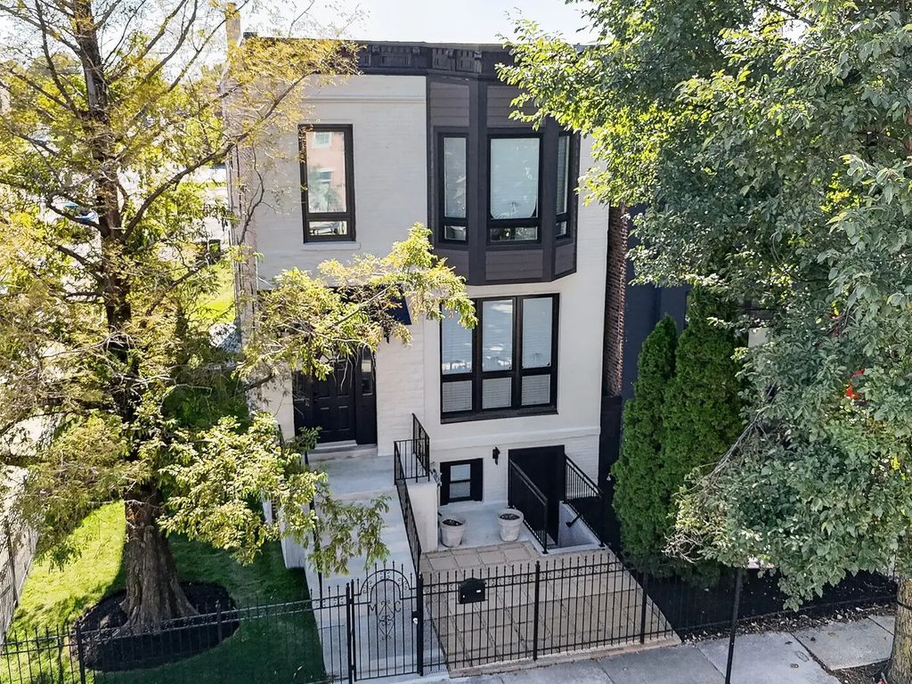 2703 W Warren Boulevard, Chicago