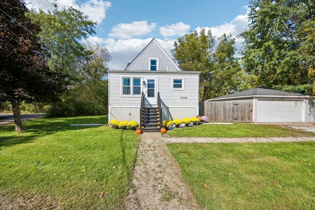 37966 N Nora Place, Spring Grove