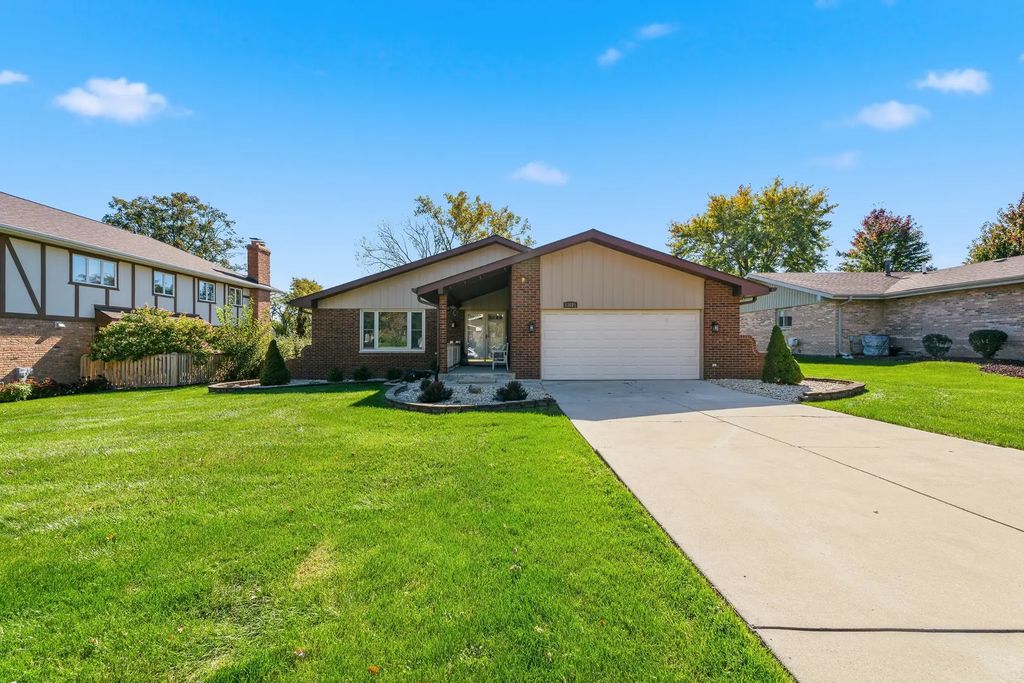 13821 W Dublin Drive, Homer Glen