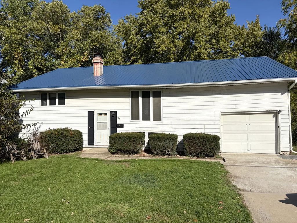 808 N Jefferson Avenue, Dixon