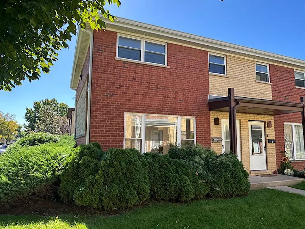 218 Linn Court A, North Aurora