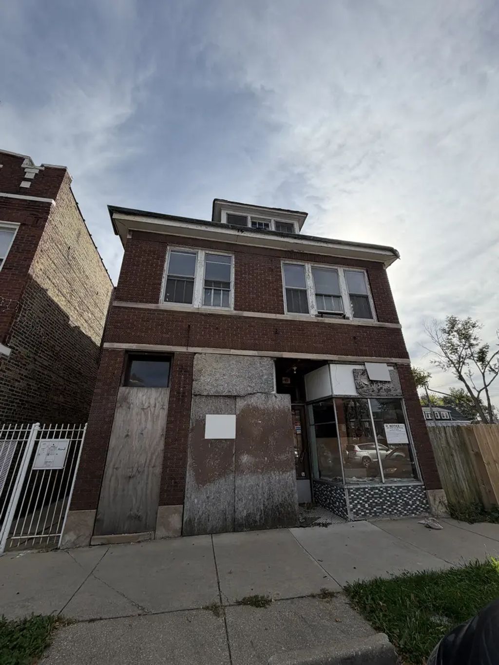 2555 W Lithuanian Plaza Court, Chicago
