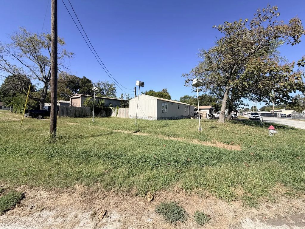 1117 E 2nd Street, Metropolis