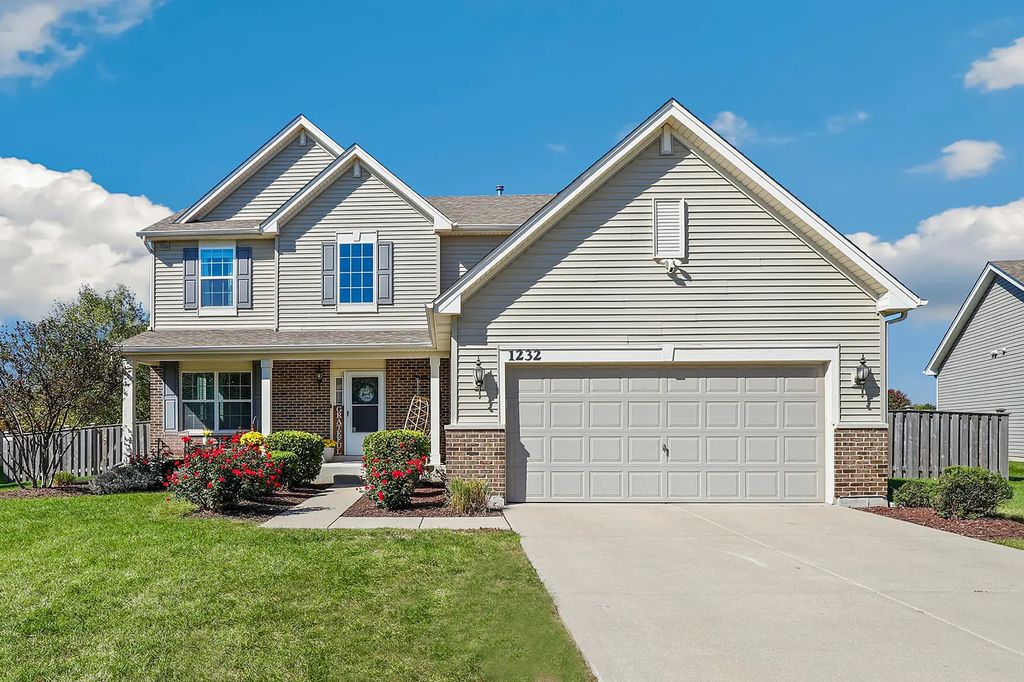 1232 Wildflower Circle, Shorewood