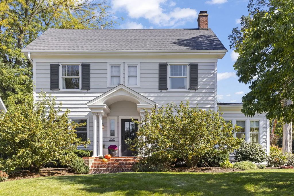229 N Main Street, Glen Ellyn