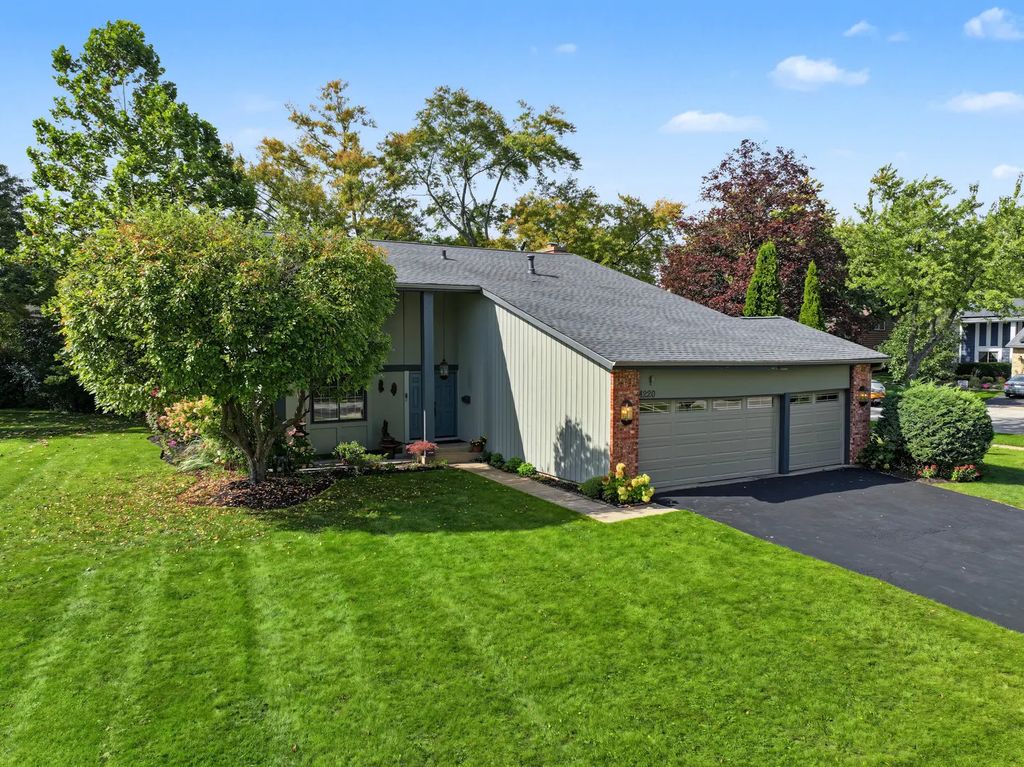 1220 N Pepper Tree Drive, Palatine