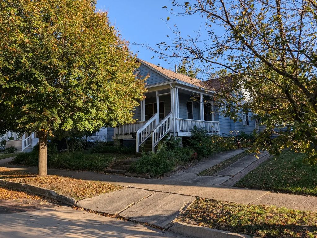 819 E Monroe Street, Bloomington