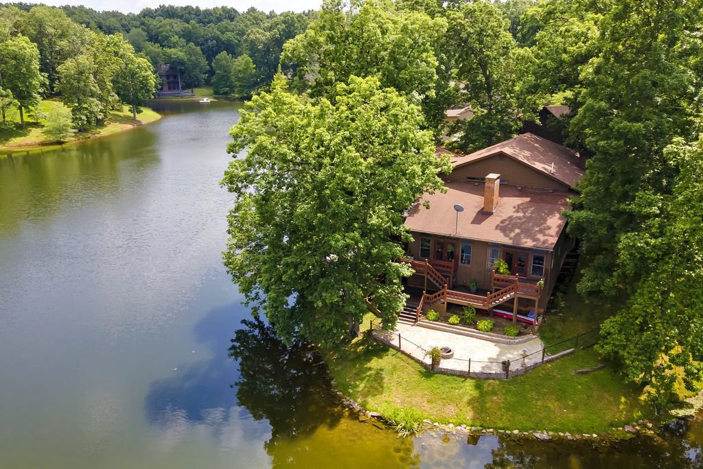 396 Lake Indian Hills Circle, Carbondale