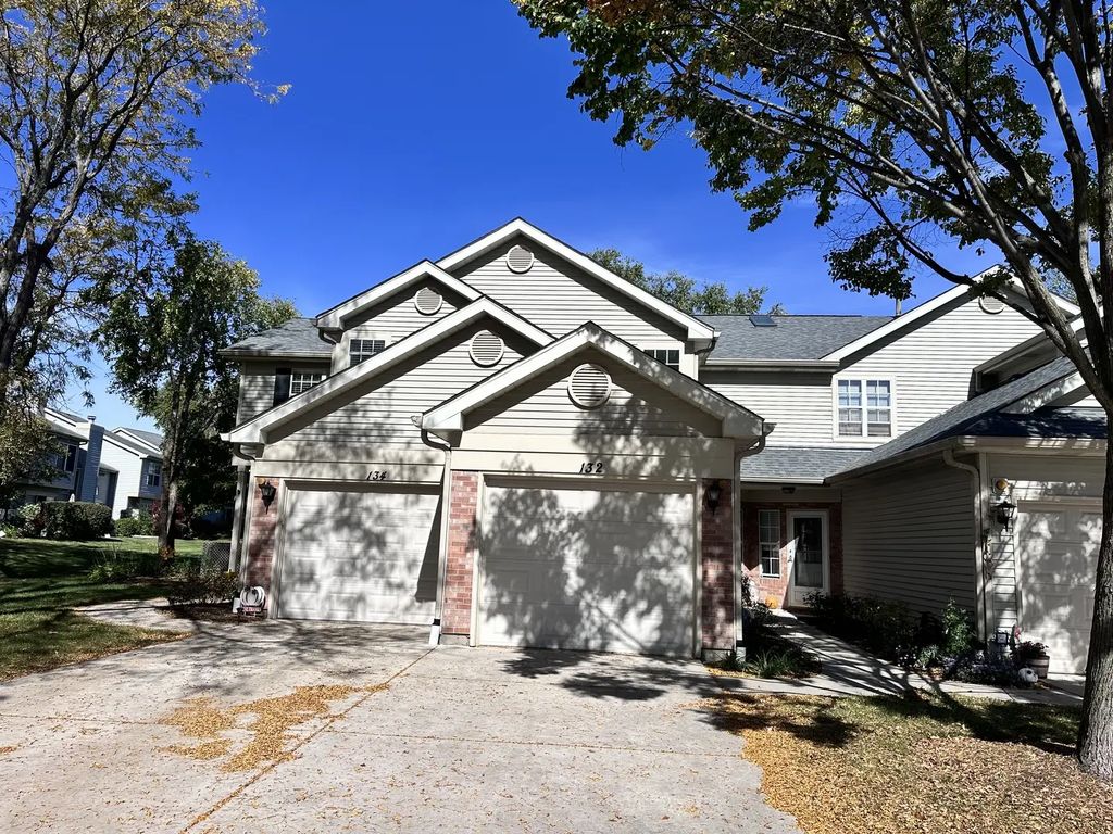 132 Golfview Drive, Glendale Heights