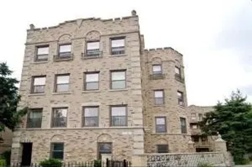 5726 N Mozart Street 2b, Chicago