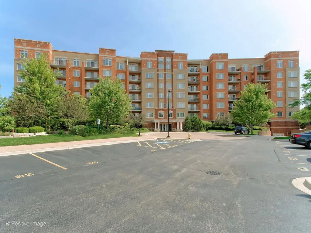 1 N Beacon Place 404, La Grange