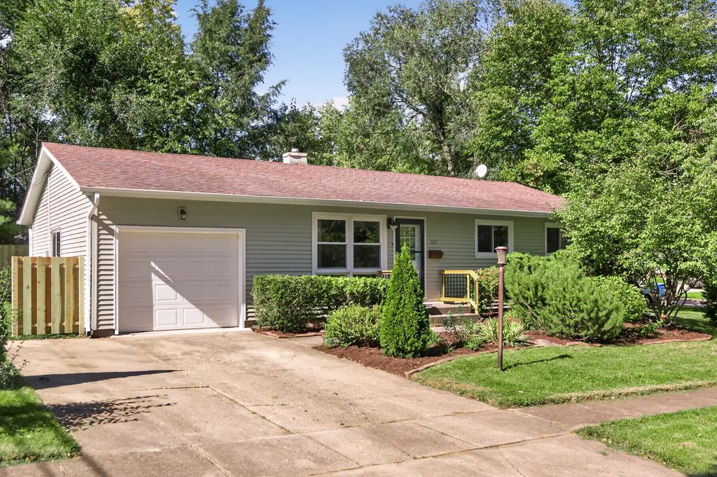 324 Birchwood Lane, DeKalb