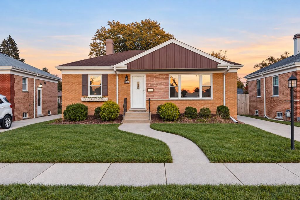 1821 Mayfair Avenue, Westchester