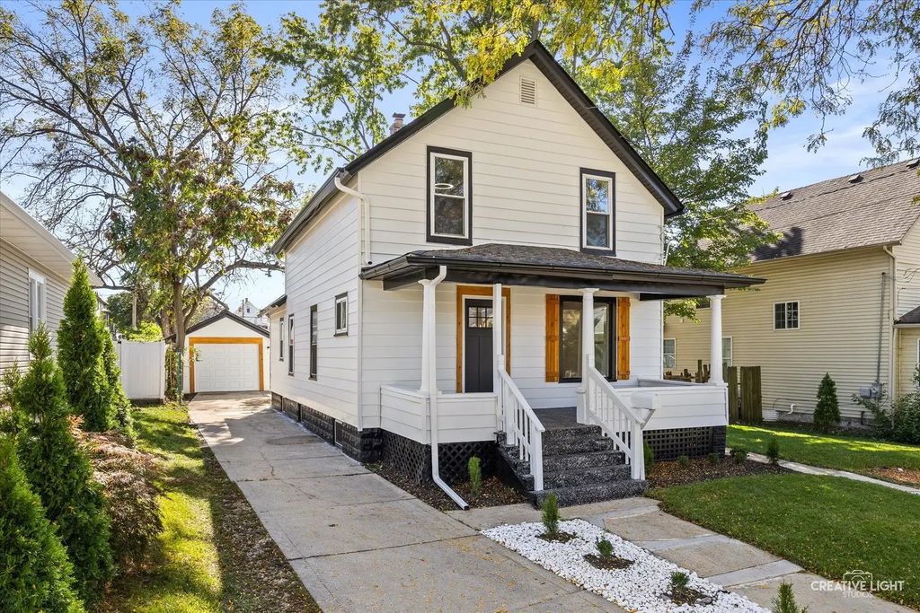 815 Fulton Street, Aurora