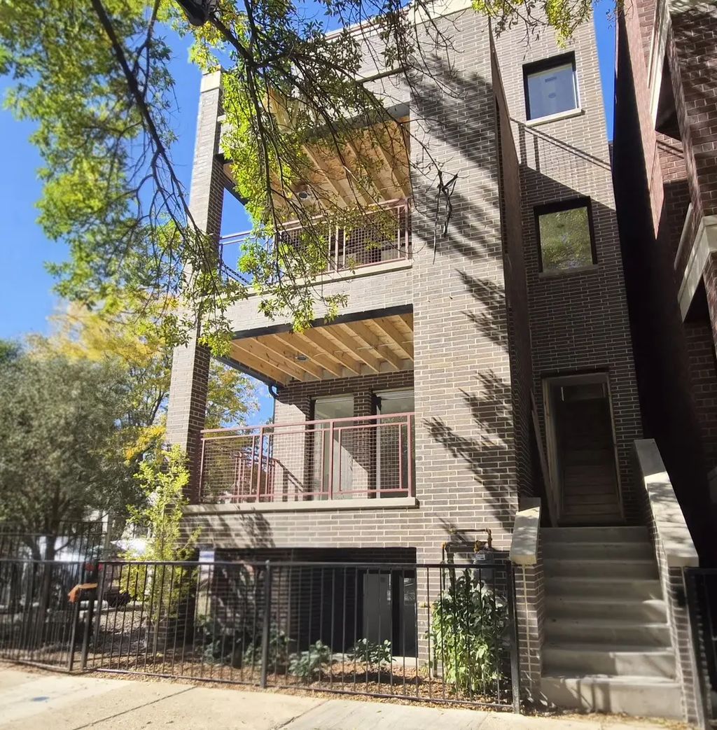 4928 N Damen Avenue 3, Chicago