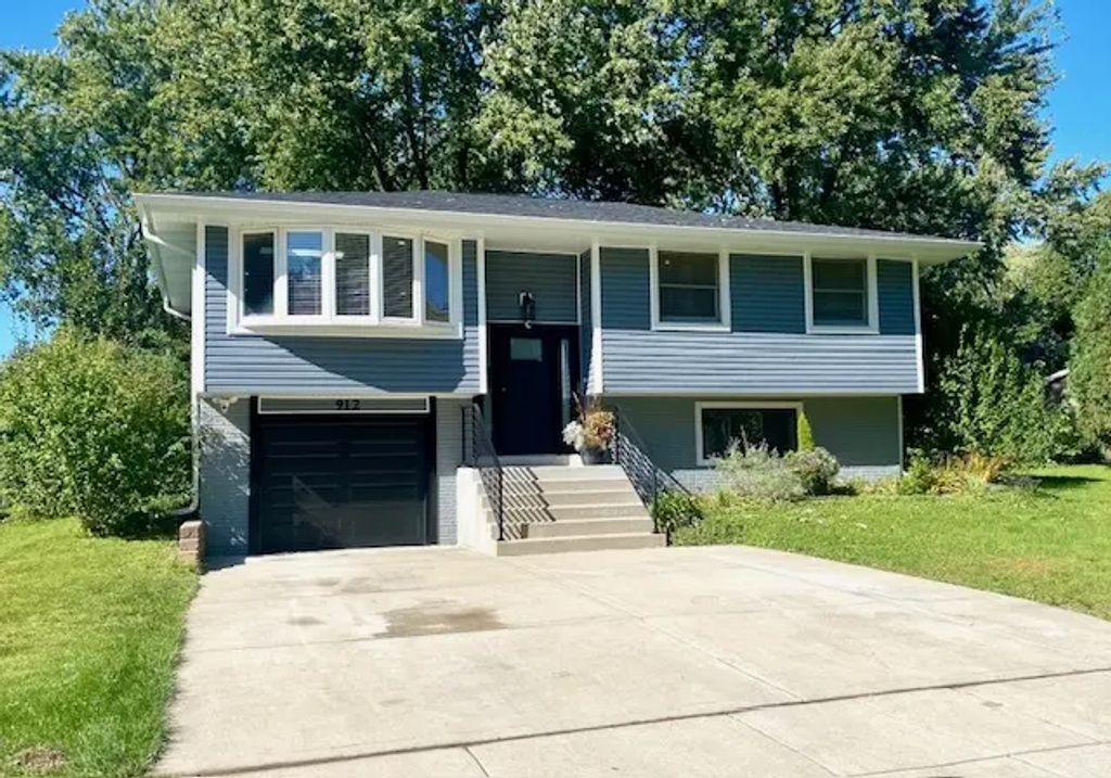912 Cornell Lane, Schaumburg