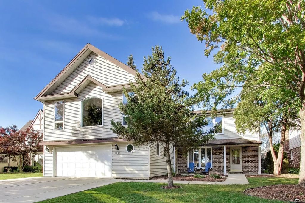 1000 E Ardyce Lane, Mount Prospect
